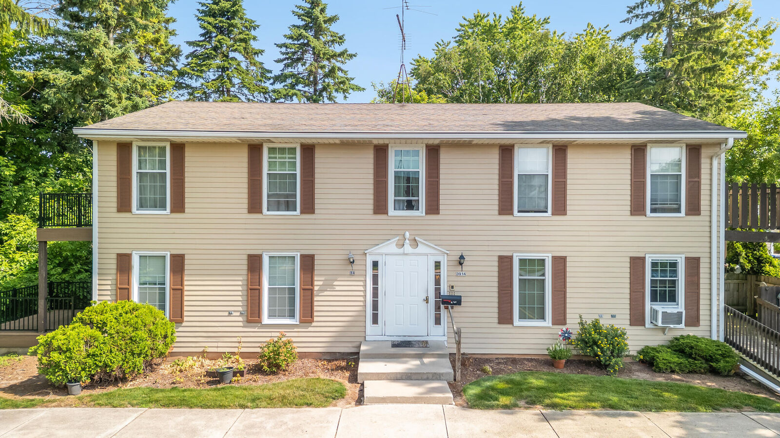 Property Photo:  3914 Country Pl D  WI 53081 