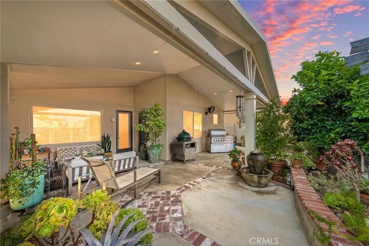 Property Photo: 40070 Corte Fortuna CA 92562