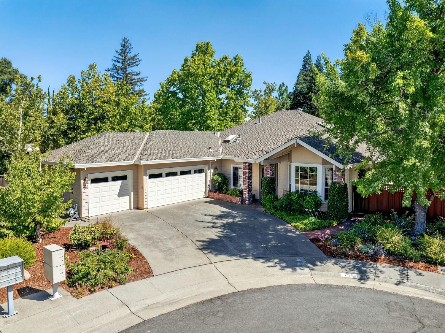 Property Photo:  704 Kestrel Place  CA 95616 
