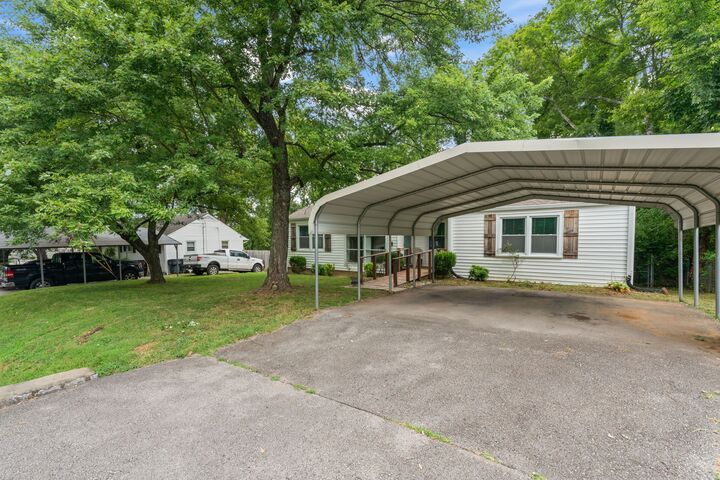 Property Photo: 726 Cameo Dr TN 37211