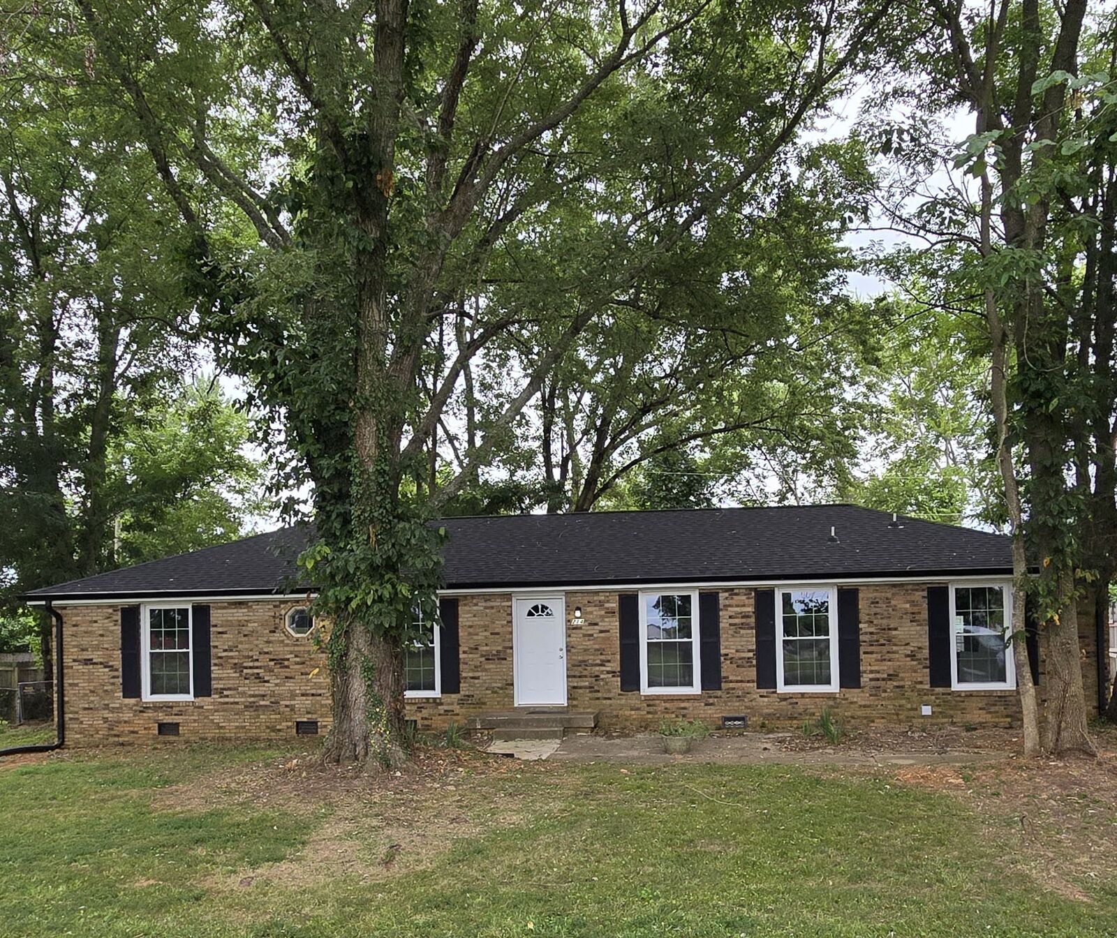Property Photo:  214 Cunningham Ln  TN 37042 