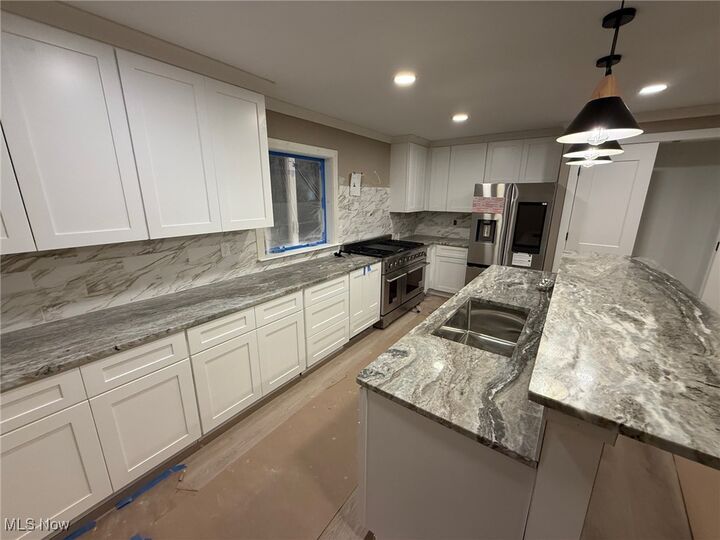 Property Photo:  3940 Ellendale Road  OH 44022