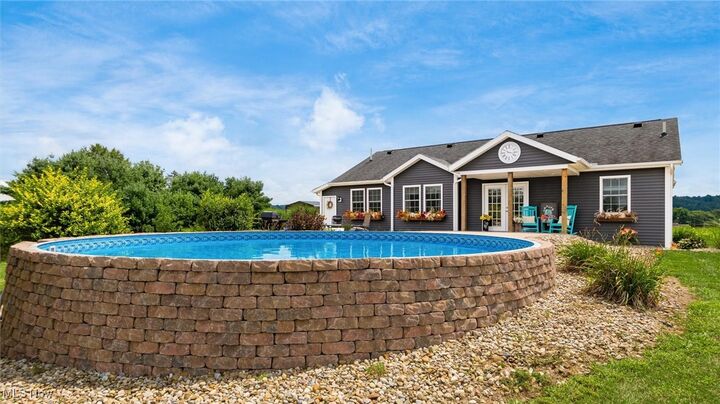 Property Photo:  505 Kenneth Drive  OH 43734 