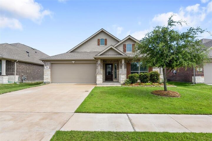Property Photo:  906 Bluewood Street  TX 75407 