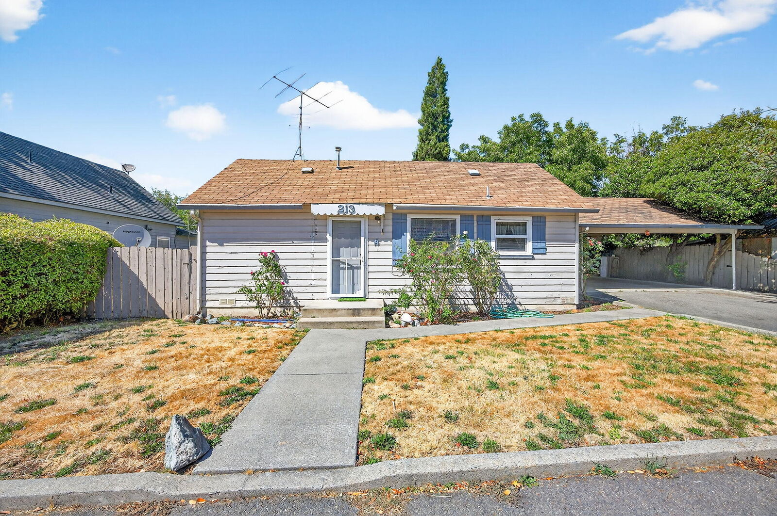 Property Photo: 213 Arbor Street #A &Amp B OR 97537