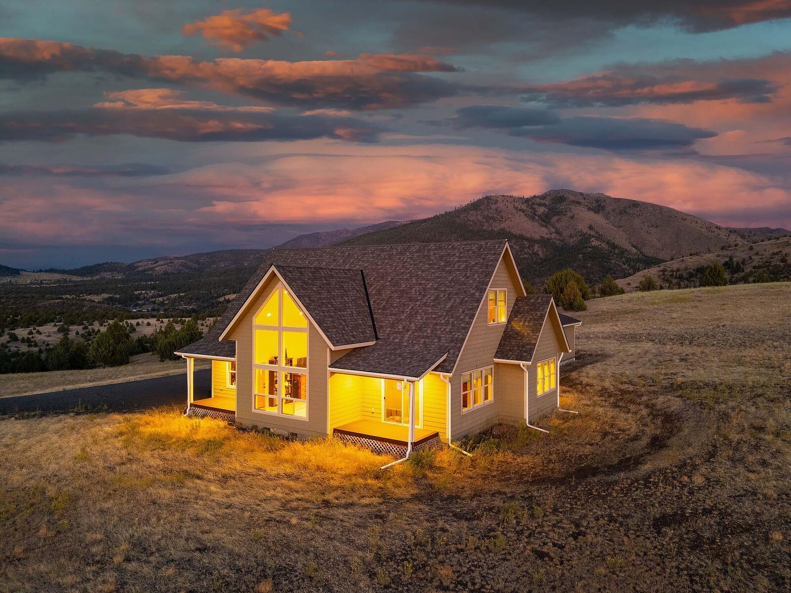 Property Photo: 26216 W Bench Road OR 97845