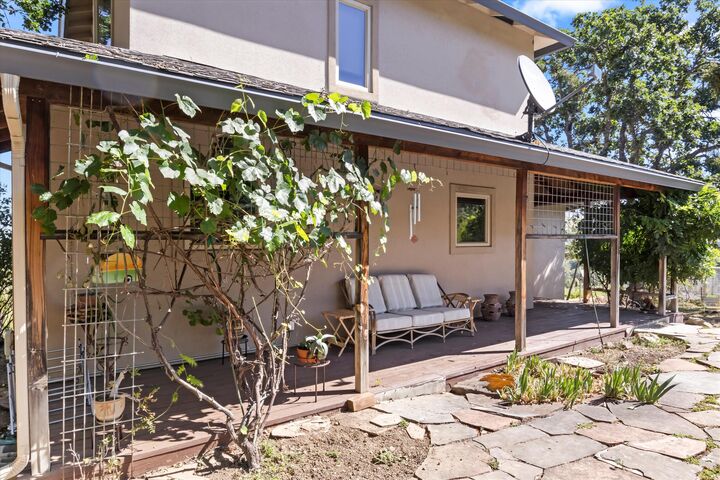 Property Photo: 964 Holton Road OR 97540