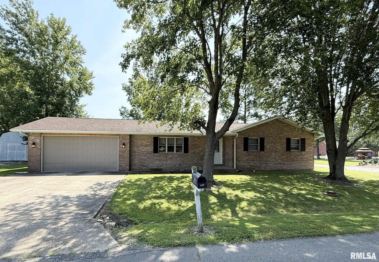 Property Photo: 1105 Oakwood Lane IL 62959