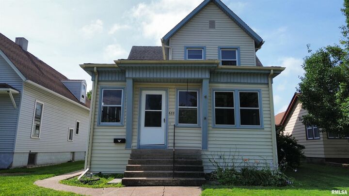 Property Photo:  633 4th Avenue South  IA 52732 