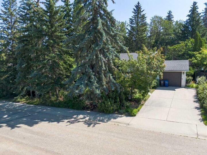 Property Photo: 49 Pamely Avenue AB T4P 1L2