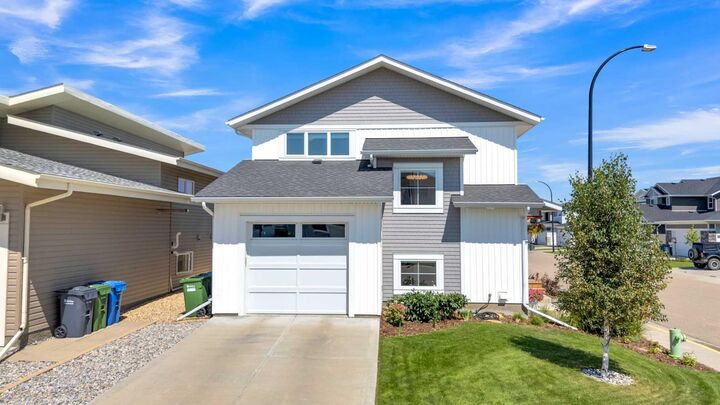 Photo de la propriété:  76 Vancouver Crescent  AB T4R 0N6 