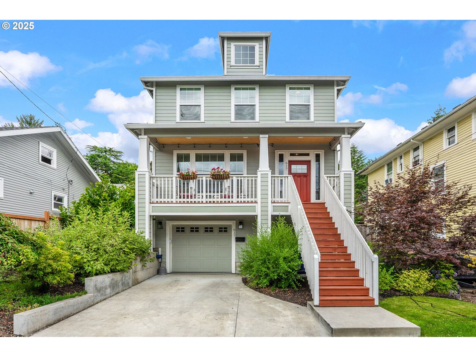 Property Photo: 617 SE 76th Ave OR 97215