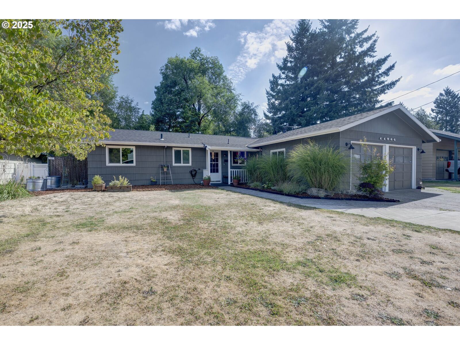Property Photo: 11244 NE Thompson St OR 97220