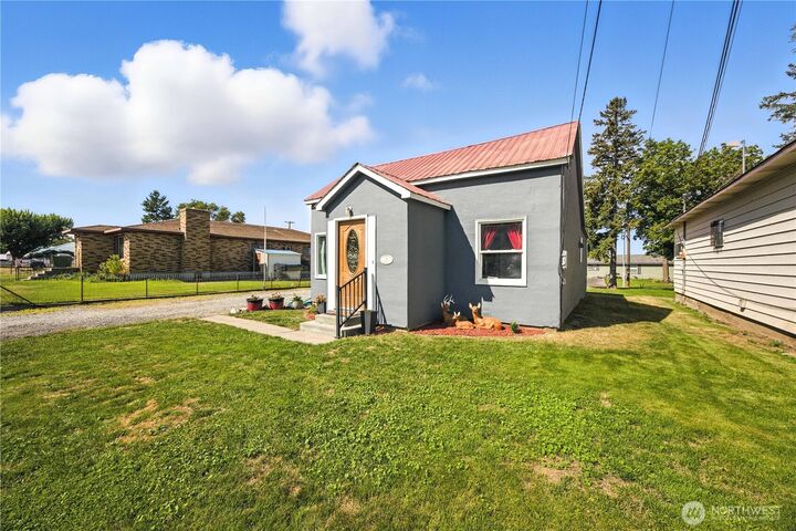 Property Photo:  26  Walnut  WA 98830 