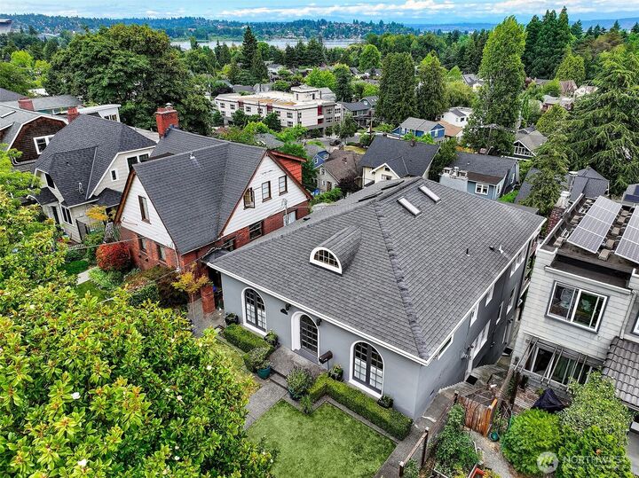 Property Photo:  2024  23rd Avenue E  WA 98112 