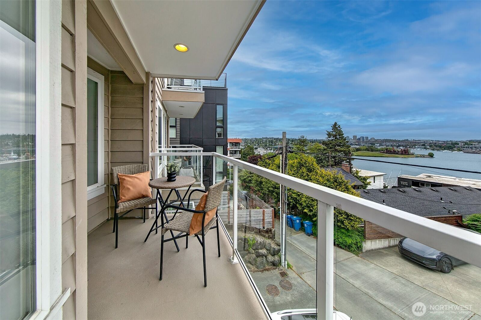 Property Photo: 2432 Dexter Avenue N 201 WA 98109