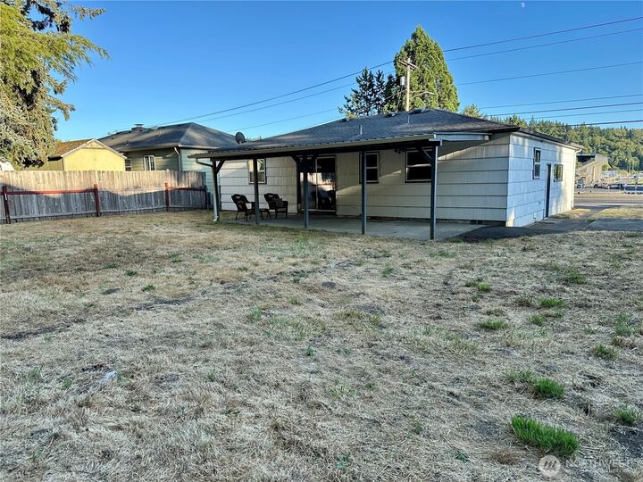 Property Photo:  1905  Allen Street  WA 98626 