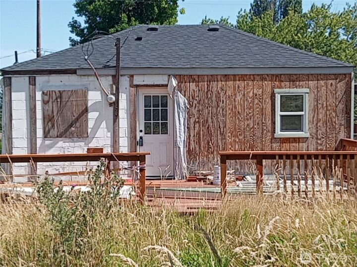 Property Photo: 13055 33rd Avenue S WA 98168