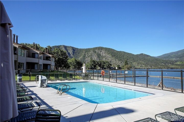 Property Photo:  1  Lakeside 715-Q  WA 98831 