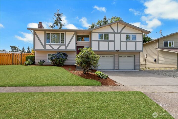 Property Photo: 1605 Index Avenue SE WA 98058
