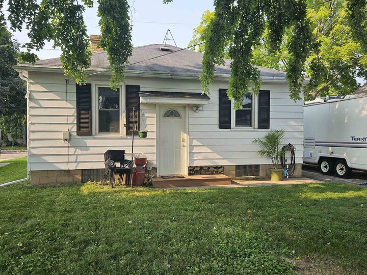 Property Photo: 1005 W Grant Street WI 54914-2661
