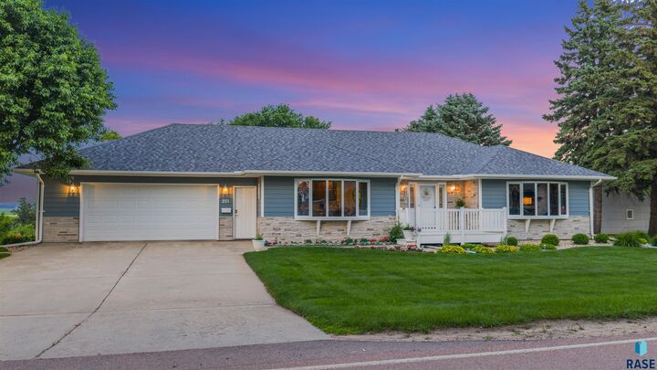 Property Photo:  201 2nd Ave  SD 57016 