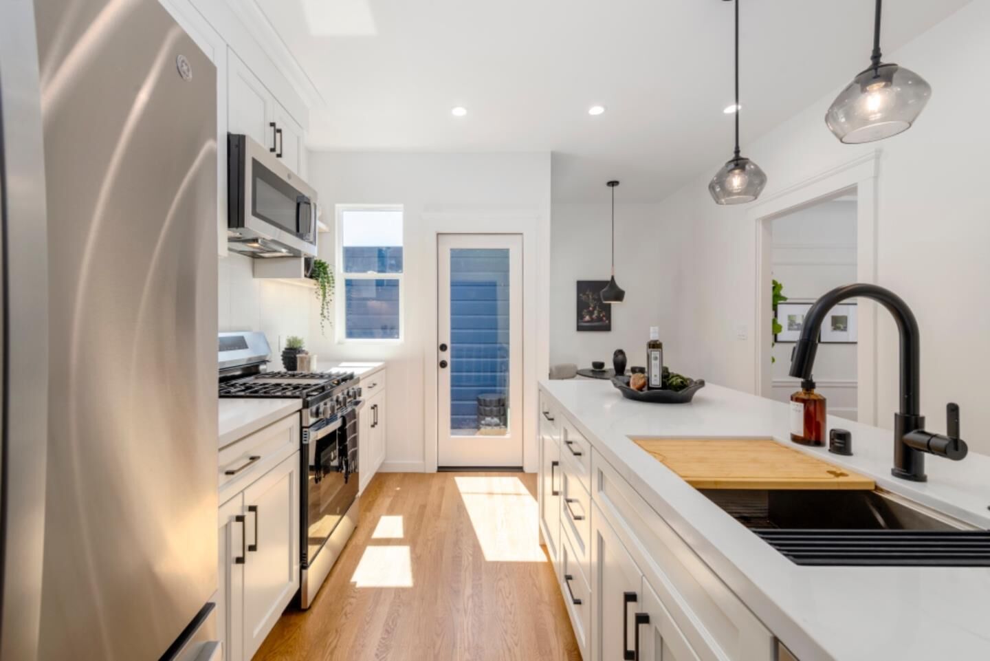 Property Photo: 76 Bayview Street CA 94124
