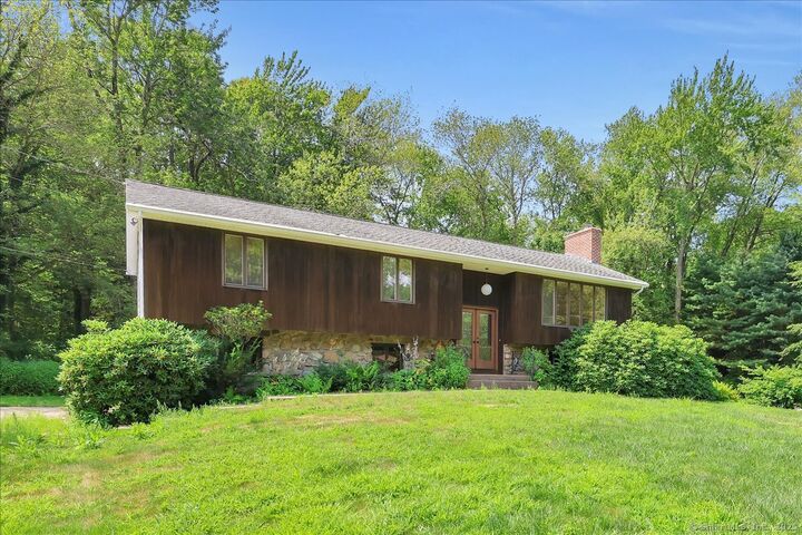 Property Photo:  16 Rosewood Lane  CT 06043 