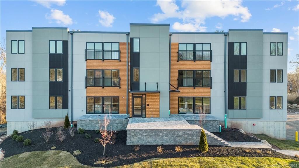 Property Photo:  245 East Main Street Unit 2  CT 06405 