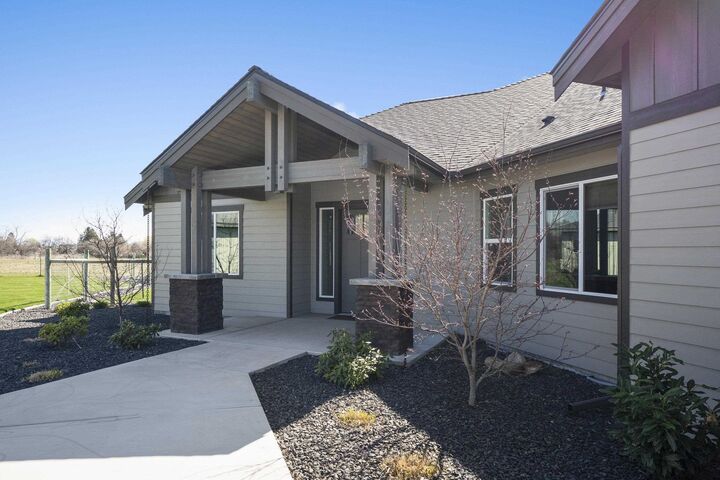Property Photo:  5114 N Oakland Rd  WA 99027 