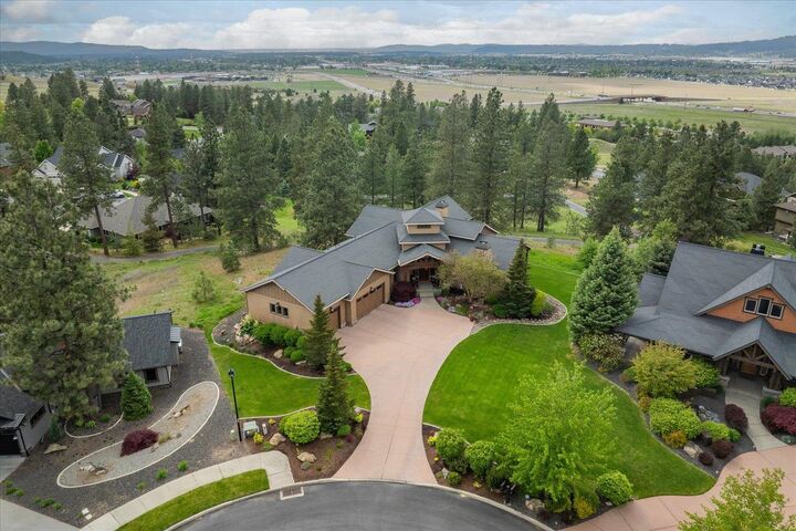Property Photo: 781 N Holiday Hills Dr WA 99019