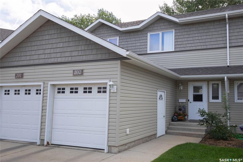 Property Photo: 715 Hart Road 202 SK S7M 3Y7