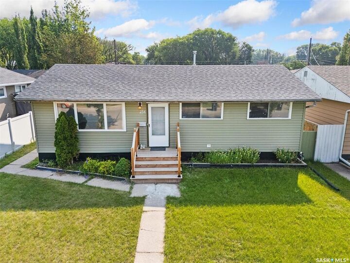 234 Witney Avenue N  Saskatoon SK S7L 3M3 photo