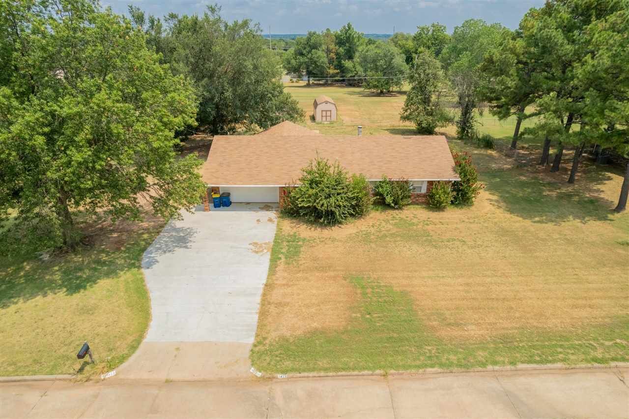 Property Photo:  1423 N Payne Street  OK 74075-0000 