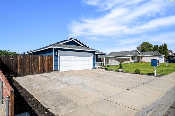 Property Photo: 9703 Palomino Dr WA 99301