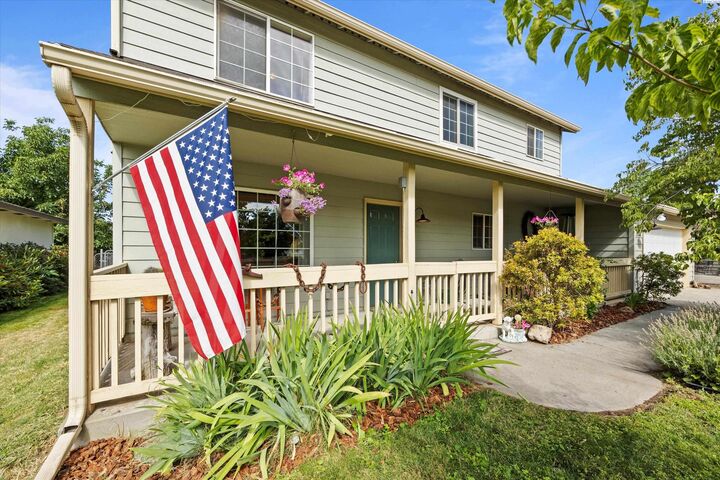 Property Photo: 1708 Sunset Dr WA 99362