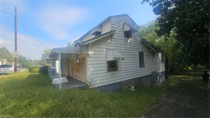 Property Photo: 1405 Douglas Street NC 27105