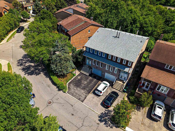 Photo de la propriété:  133 Robert Hicks Drive  ON M2R 3R2 