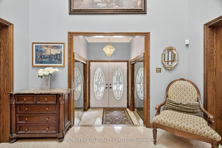 Property Photo: 2460 Hammond Road ON L5K 1T2