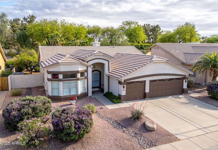 Property Photo:  835 W Beechnut Drive  AZ 85248 