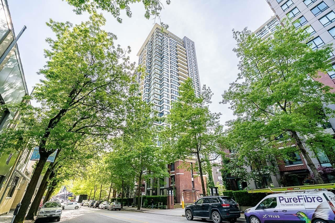 Property Photo: 977 Mainland Street 2705 BC V6B 1T2