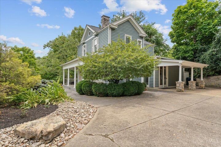 Property Photo: 559 Delta Terrace OH 45226