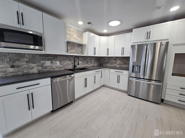 Property Photo:  7 Ventnor Drive  NJ 08831 
