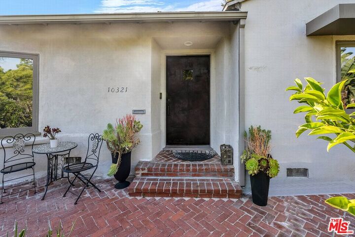 Property Photo:  10321 Rochester Ave  CA 90024 