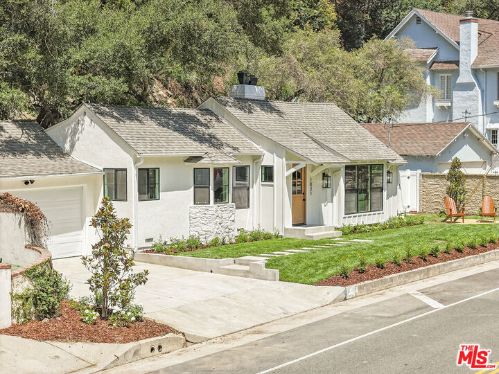 Property Photo: 1831 Benedict Canyon Dr CA 90210