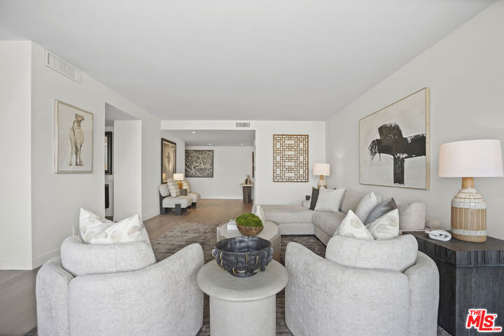 Property Photo:  1100 Alta Loma Rd  CA 90069 
