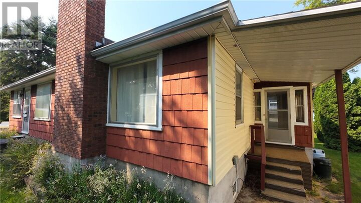 Property Photo: 40 Robinson Street W ON P0P 1K0