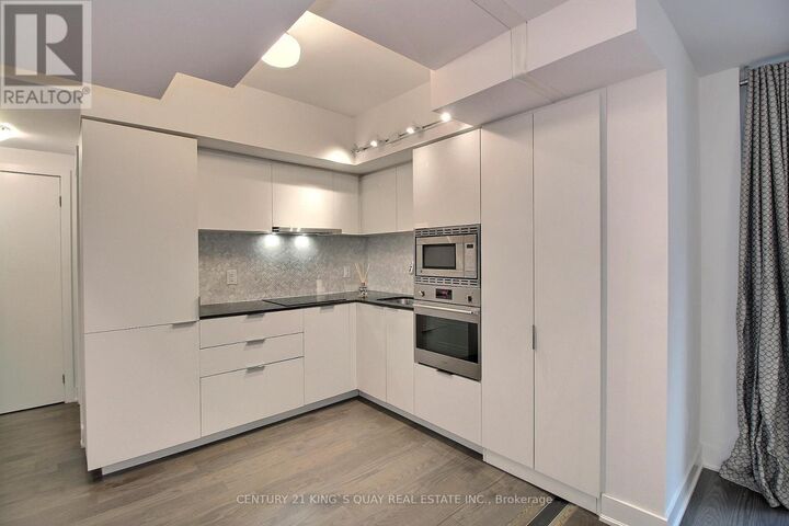 Property Photo: 955 Bay Street 403 ON M5S 0C6