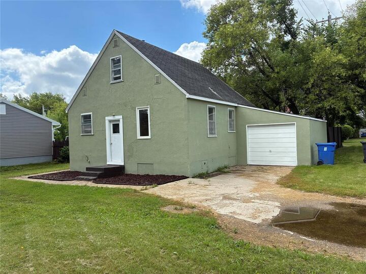 Property Photo: 590 3rd Avenue MB R0J 1H0