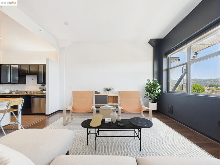 Property Photo: 1001 46th St 503 CA 94608